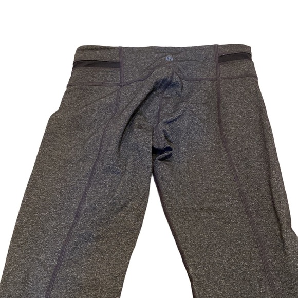 LuLuLemon Cropped feather embossed Leggings 6 Black Vintage - Picture 11 of 13